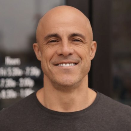 Headshot of Eric Roza